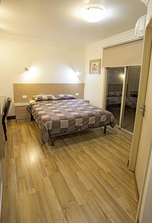 Cattrall Park Motel Karratha Room photo